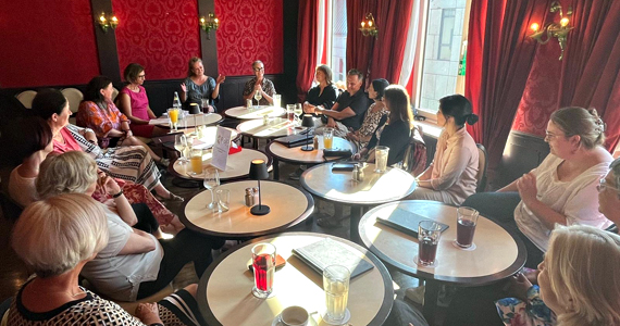 Stammtisch im Cafe Glockenspiel